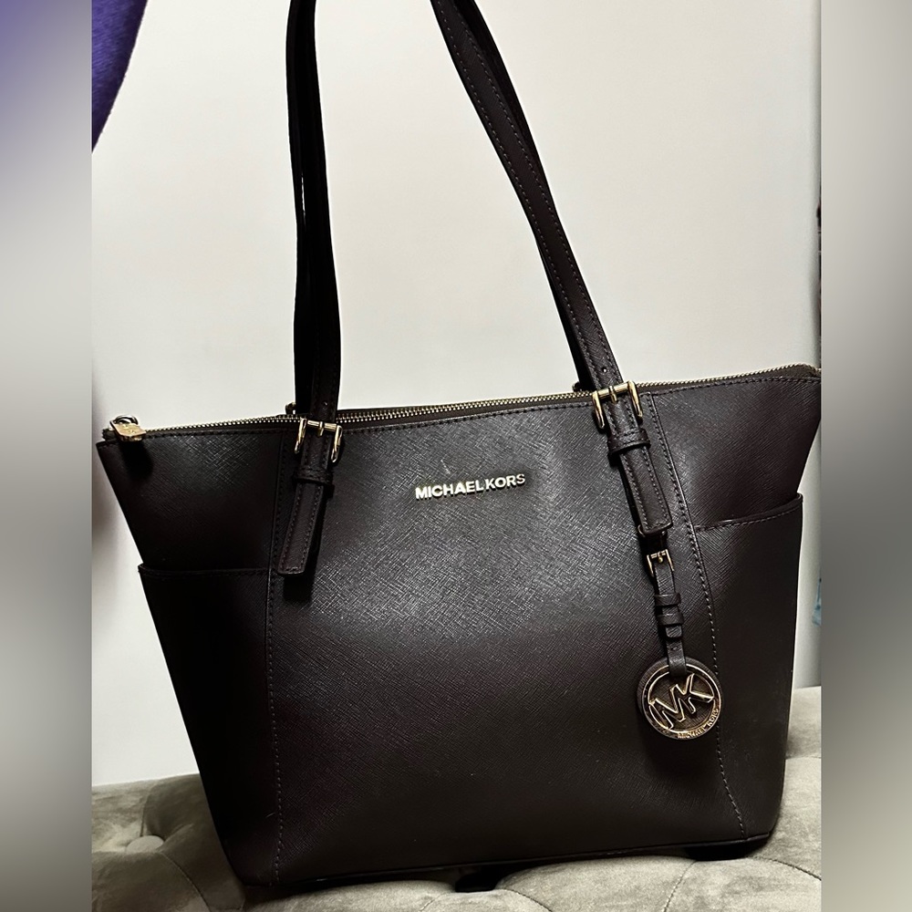 Michael Kors Large Purse Bag with zipper